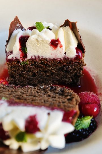 Black Forest Cake (Gateau)