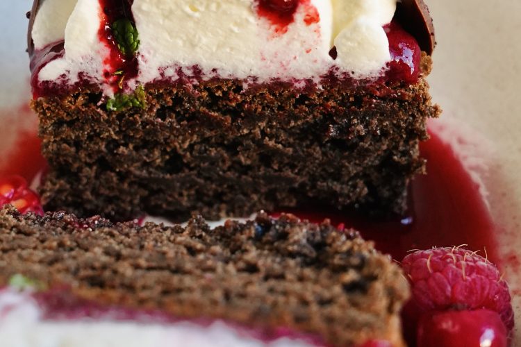 Black Forest Cake (Gateau)